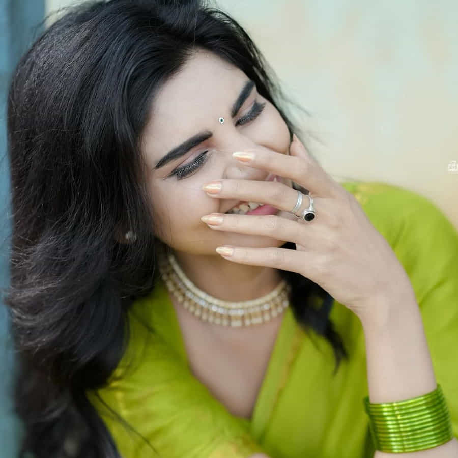 ఈ మధ్య జబర్దస్త్ లోకి వచ్చి బాగా ఫేమస్ అయింది వర్ష.. అంతకుముందు కొన్ని సీరియల్స్ లో నటించిన వర్షకి పెద్దగా పాపులర్ కాలేదు.. అయితే ఎప్పుడైతే జబర్దస్త్ లోకి ఎంట్రీ ఇచ్చిందో అప్పుటి నుంచి ఈ అమ్మడు క్రేజ్ అమాంతం పెరిగిపోయింది.