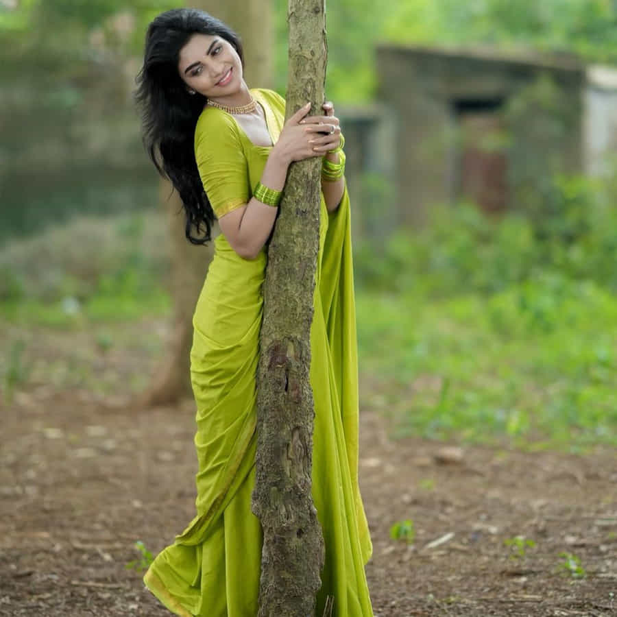 ఈ మధ్య జబర్దస్త్ లోకి వచ్చి బాగా ఫేమస్ అయింది వర్ష.. అంతకుముందు కొన్ని సీరియల్స్ లో నటించిన వర్షకి పెద్దగా పాపులర్ కాలేదు.. అయితే ఎప్పుడైతే జబర్దస్త్ లోకి ఎంట్రీ ఇచ్చిందో అప్పుటి నుంచి ఈ అమ్మడు క్రేజ్ అమాంతం పెరిగిపోయింది.