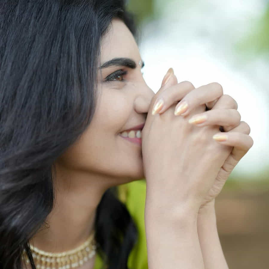 ఈ మధ్య జబర్దస్త్ లోకి వచ్చి బాగా ఫేమస్ అయింది వర్ష.. అంతకుముందు కొన్ని సీరియల్స్ లో నటించిన వర్షకి పెద్దగా పాపులర్ కాలేదు.. అయితే ఎప్పుడైతే జబర్దస్త్ లోకి ఎంట్రీ ఇచ్చిందో అప్పుటి నుంచి ఈ అమ్మడు క్రేజ్ అమాంతం పెరిగిపోయింది.