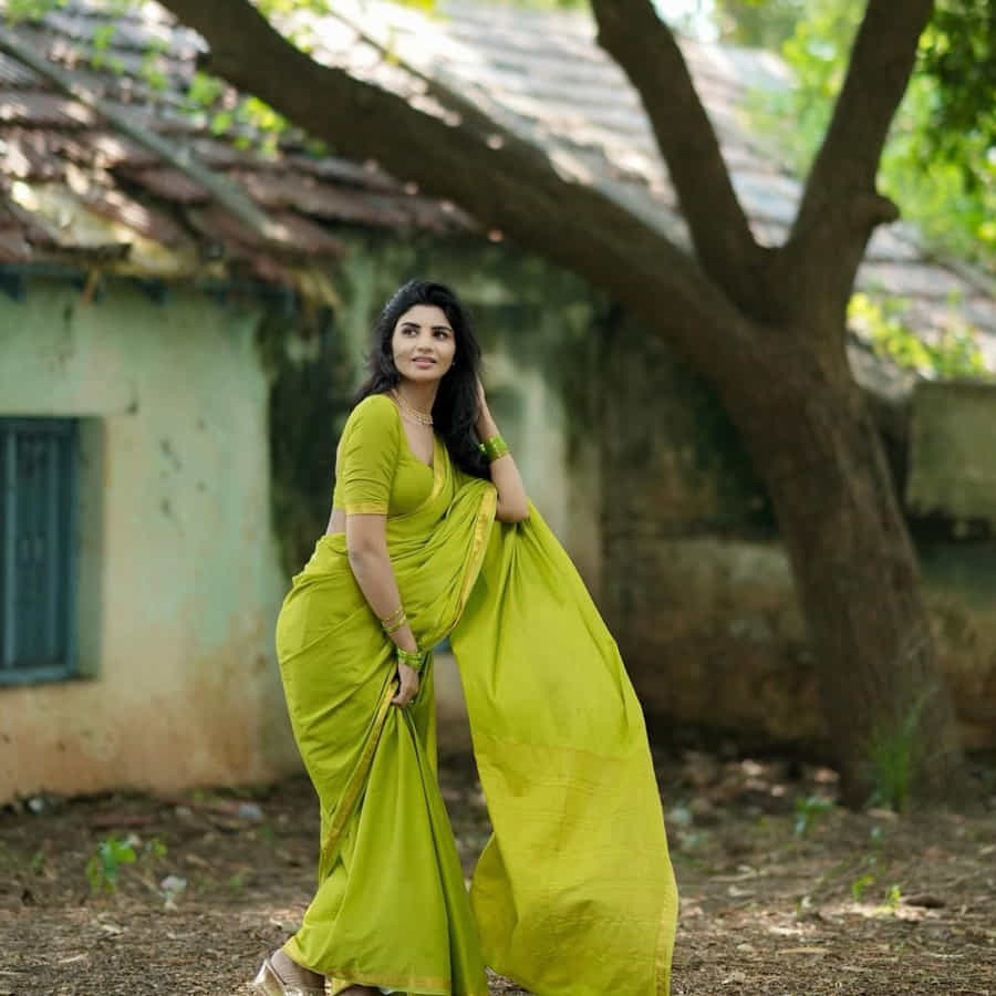 ఈ మధ్య జబర్దస్త్ లోకి వచ్చి బాగా ఫేమస్ అయింది వర్ష.. అంతకుముందు కొన్ని సీరియల్స్ లో నటించిన వర్షకి పెద్దగా పాపులర్ కాలేదు.. అయితే ఎప్పుడైతే జబర్దస్త్ లోకి ఎంట్రీ ఇచ్చిందో అప్పుటి నుంచి ఈ అమ్మడు క్రేజ్ అమాంతం పెరిగిపోయింది.