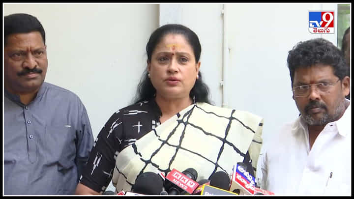 Vijayashanti serious: విమర్శిస్తే కొట్టి చంపుతామంటారా..? ఆగ్రహం వ్యక్తంచేసిన విజయశాంతి.. Vijayashanti serious: విమర్శిస్తే కొట్టి చంపుతామంటారా..? ఆగ్రహం వ్యక్తంచేసిన విజయశాంతి..