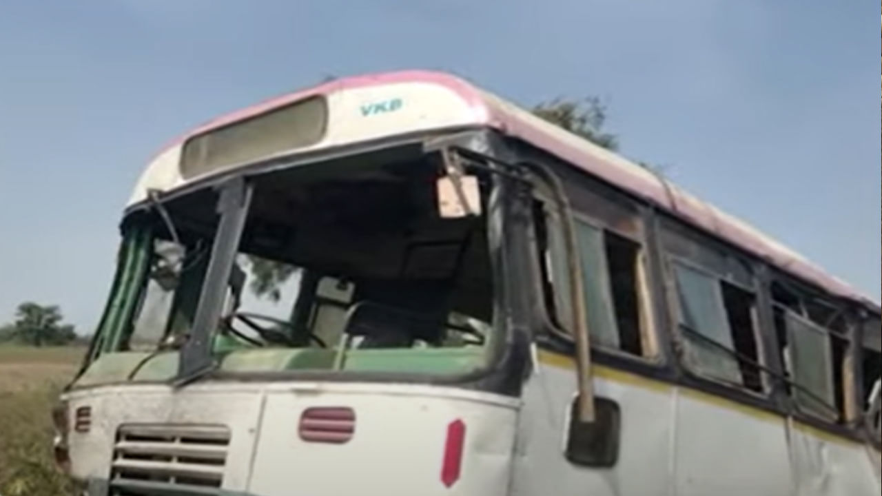 Vikarabad Accident: లోయలో పడ్డ ఆర్టీసీ బస్సు.. మహిళ మృతి.. ప్రమాదం తీరుపై పోలీసుల ఆరా..
