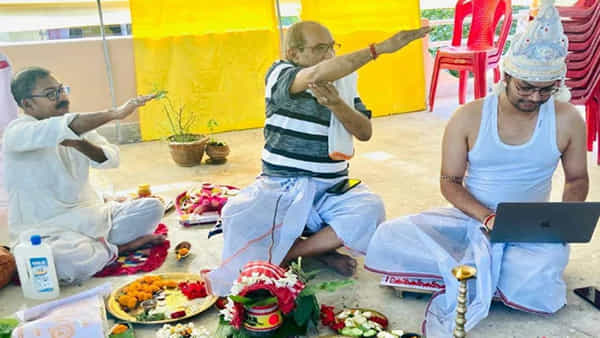 ఇదెప్పుడూ చూడలే..! ఓ వైపు పెళ్లి.. మరోవైపు పని లొల్లి.. అబ్బో ఈ వరుడి పరిస్థితి..