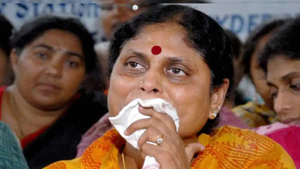 YS Vijayamma: విజయమ్మ నిరాహార దీక్ష.. కూతురిని చూడనివ్వకుండా ఇలా చేస్తారా అని ఆవేదన..