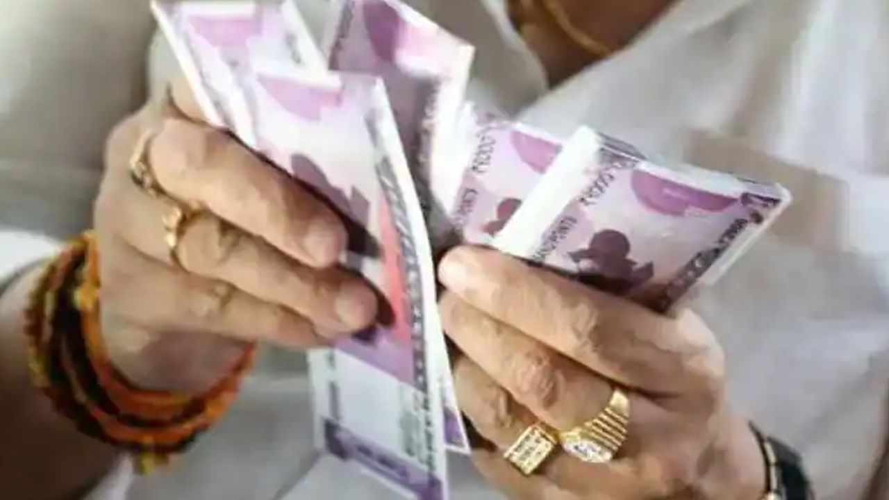 7th pay commission: ప్రభుత్వ ఉద్యోగులకు న్యూ ఇయర్ గిఫ్ట్.. భారీగా పెరగనున్న డీఏ.. వివరాలివే..