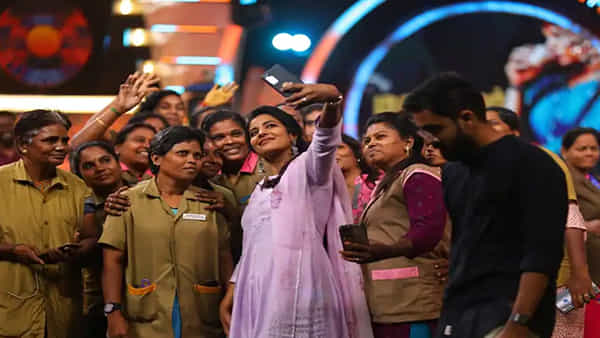 Aishwarya Rajesh: లేడీ ఆటోడ్రైవర్కు సర్ప్రైజ్ గిఫ్ట్ ఇచ్చిన హీరోయిన్ ఐశ్వర్యా రాజేష్.. వైరలవుతోన్న ఫొటోలు