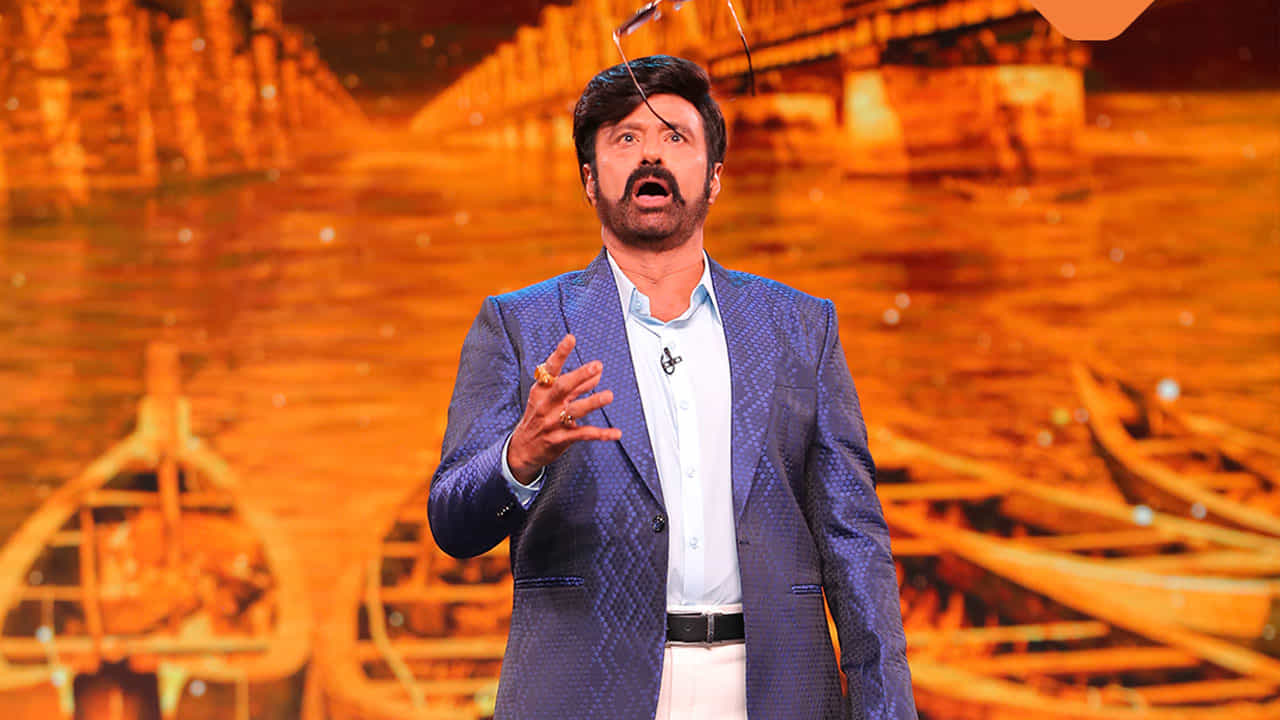 నందమూరి నటసింహం బాలకృష్ణ హోస్ట్ గా వ్యవహరిస్తున్న అన్స్టాపబుల్ విత్ ఎన్బీకే సీజన్ 2 భారీ విజయాన్ని అందుకుంటున్న సంగతి తెలిసిందే. కేవలం సినీ ప్రముఖులు మాత్రమే కాకుండా.. రాజకీయ ప్రముఖులు కూడా ఈ వేదికపై ఎన్నో విషయాలను పంచుకున్నారు.