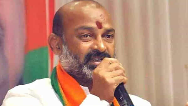 Bandi Sanjay: ఇద్దరు సీఎంలు కలిసి డ్రామాలు ఆడుతున్నారు.. సజ్జల కామెంట్స్పై బండి సంజయ్ రియాక్షన్..