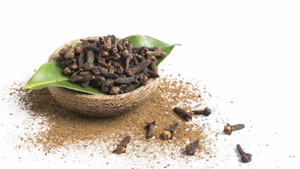 Benefits of Cloves: లవంగాలే కదా అని లైట్ తీసుకుంటున్నారా..? అయితే వాటి వల్ల కలిగే ఆరోగ్య ప్రయోజనాలను తప్పక తెలుసుకోండి..