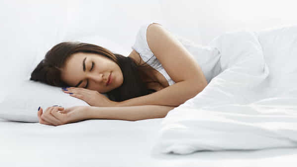 Over Sleep: ఎక్కువ సేపు నిద్రపోతున్నారా.. ఆరోగ్యానికి హానికరం అంటున్న నిపుణులు..