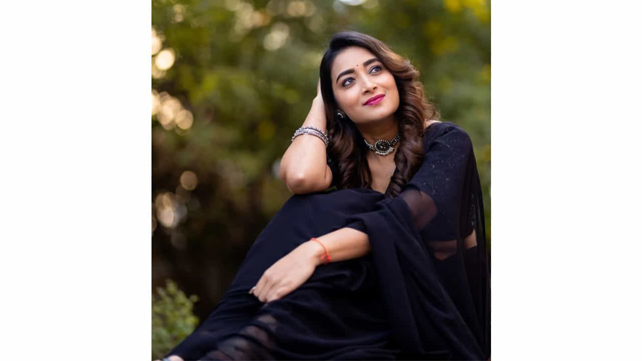 బిగ్‌బాస్ ద్వారా వెలుగులోకి వచ్చిన భామ భాను శ్రీ అటు వెండితెరతో పాటు బుల్లితెరపై కూడా తన సత్తా చాటి అభిమానులను సంపాదించుకుంది. ఏడు చేపల కథతో ఈ భామ టాలీవుడ్ అభిమానుల్లో సెగలు పుట్టిస్తోంది.