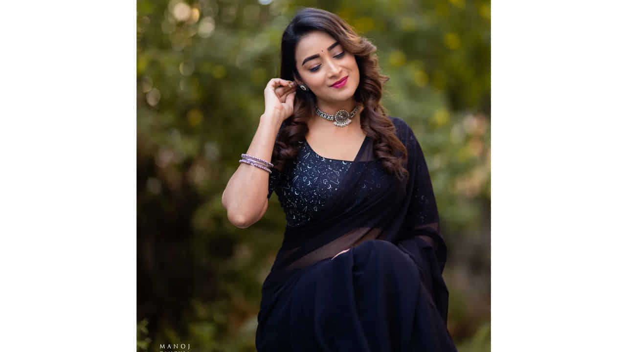 బిగ్‌బాస్ ద్వారా వెలుగులోకి వచ్చిన భామ భాను శ్రీ అటు వెండితెరతో పాటు బుల్లితెరపై కూడా తన సత్తా చాటి అభిమానులను సంపాదించుకుంది. ఏడు చేపల కథతో ఈ భామ టాలీవుడ్ అభిమానుల్లో సెగలు పుట్టిస్తోంది.