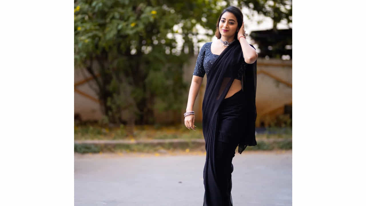 బిగ్‌బాస్ ద్వారా వెలుగులోకి వచ్చిన భామ భాను శ్రీ అటు వెండితెరతో పాటు బుల్లితెరపై కూడా తన సత్తా చాటి అభిమానులను సంపాదించుకుంది. ఏడు చేపల కథతో ఈ భామ టాలీవుడ్ అభిమానుల్లో సెగలు పుట్టిస్తోంది.