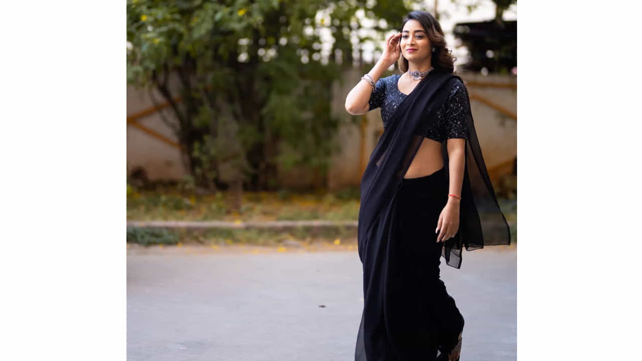 బిగ్‌బాస్ ద్వారా వెలుగులోకి వచ్చిన భామ భాను శ్రీ అటు వెండితెరతో పాటు బుల్లితెరపై కూడా తన సత్తా చాటి అభిమానులను సంపాదించుకుంది. ఏడు చేపల కథతో ఈ భామ టాలీవుడ్ అభిమానుల్లో సెగలు పుట్టిస్తోంది.