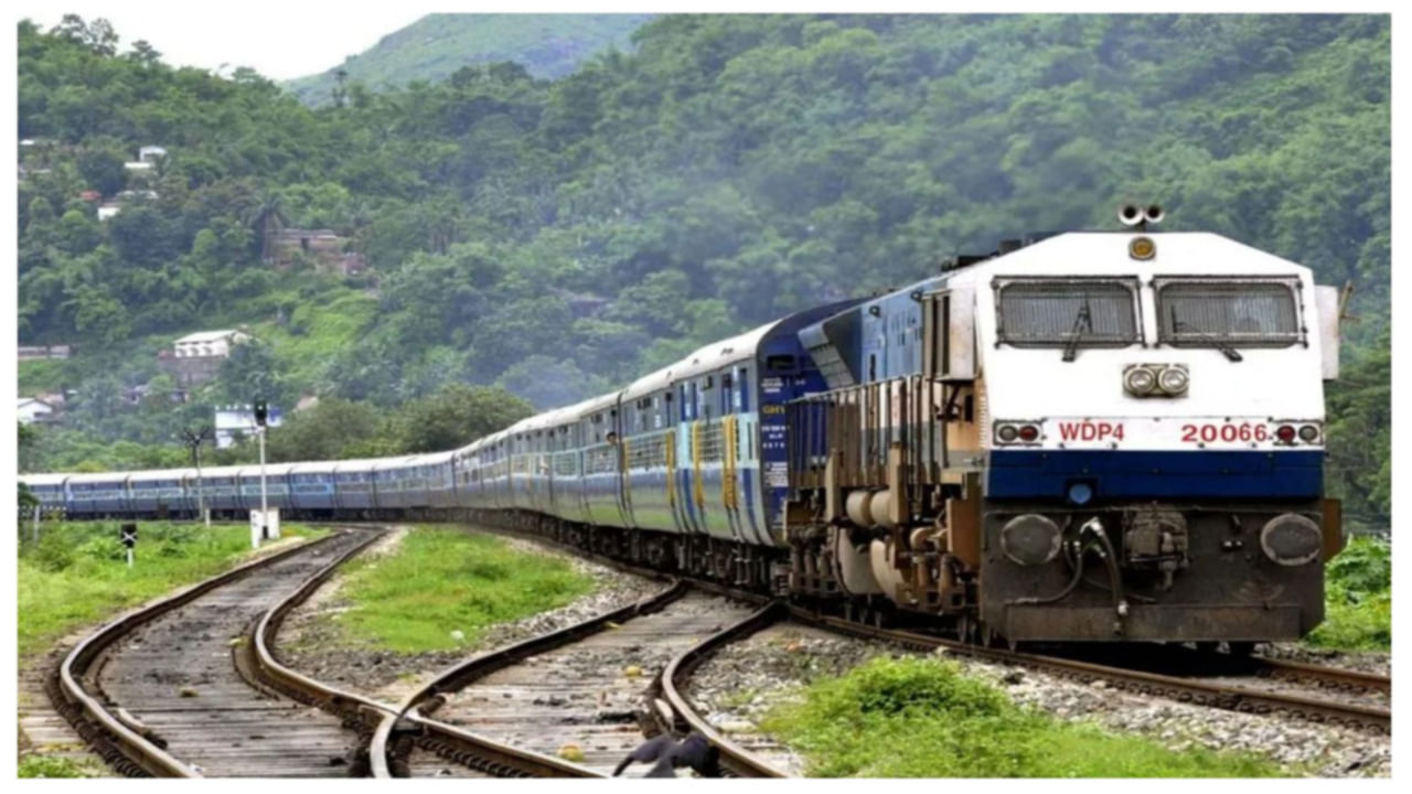 Indian Railways: రైల్వే ప్రయాణికులకు గుడ్‌ న్యూస్.. ఆ రైలు ఛార్జీలను 30 శాతం తగ్గించే ఛాన్స్..