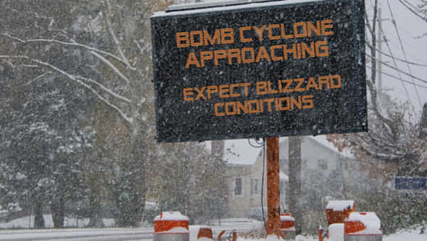 Bomb Cyclone: అమెరికాలో బాంబ్ సైక్లోన్ టెర్రర్.. 22కి చేరిన మృతుల సంఖ్య.. క్రిస్మస్ వేడులకలపై మంచుతుఫాన్ ప్రభావం