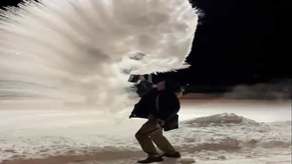 Bomb Cyclone: అగ్రరాజ్యాన్ని వణికిస్తున్న బాంబ్ సైక్లోన్.. ! అమెరికాను స్తంభింపజేసిన ఈ పేరు ఎప్పుడైనా విన్నారా..?