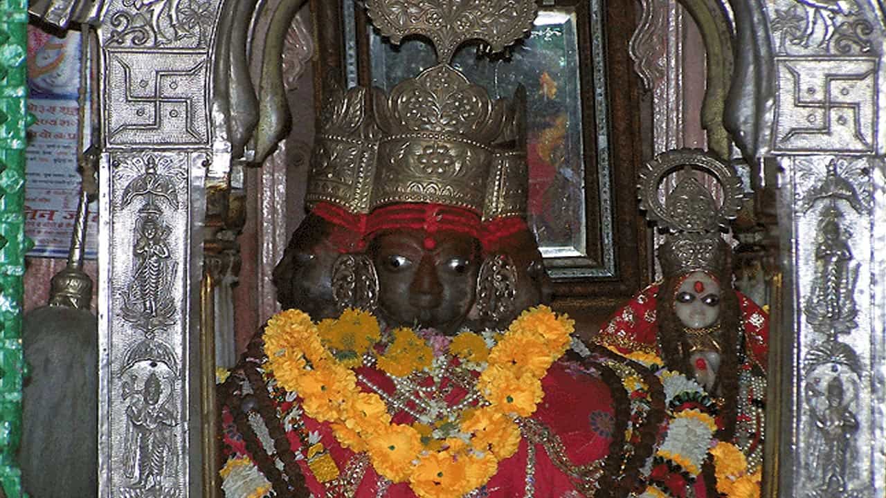 బ్రహ్మే ఈశ్వరుని పూజించినాడు కనుక బ్రహ్మపురేశ్వర ఆలయం అని పేరు వచ్చింది. మన తలరాతను మార్చే దేవుడిగా.. అంటే మన జీవితంలో మంచిని తెచ్చే ఆలయంగా బ్రహ్మ దేవుడి ఆలయం ప్రసిధ్ధి చెందింది. ఆ బ్రహ్మదేవుని అనుగ్రహం ఉంటే జీవితంలో ఎటువంటి కష్టాలు అయినా తొలగిపోయి.. మంచి జరుగుతుంది అని భక్తుల నమ్మకం.