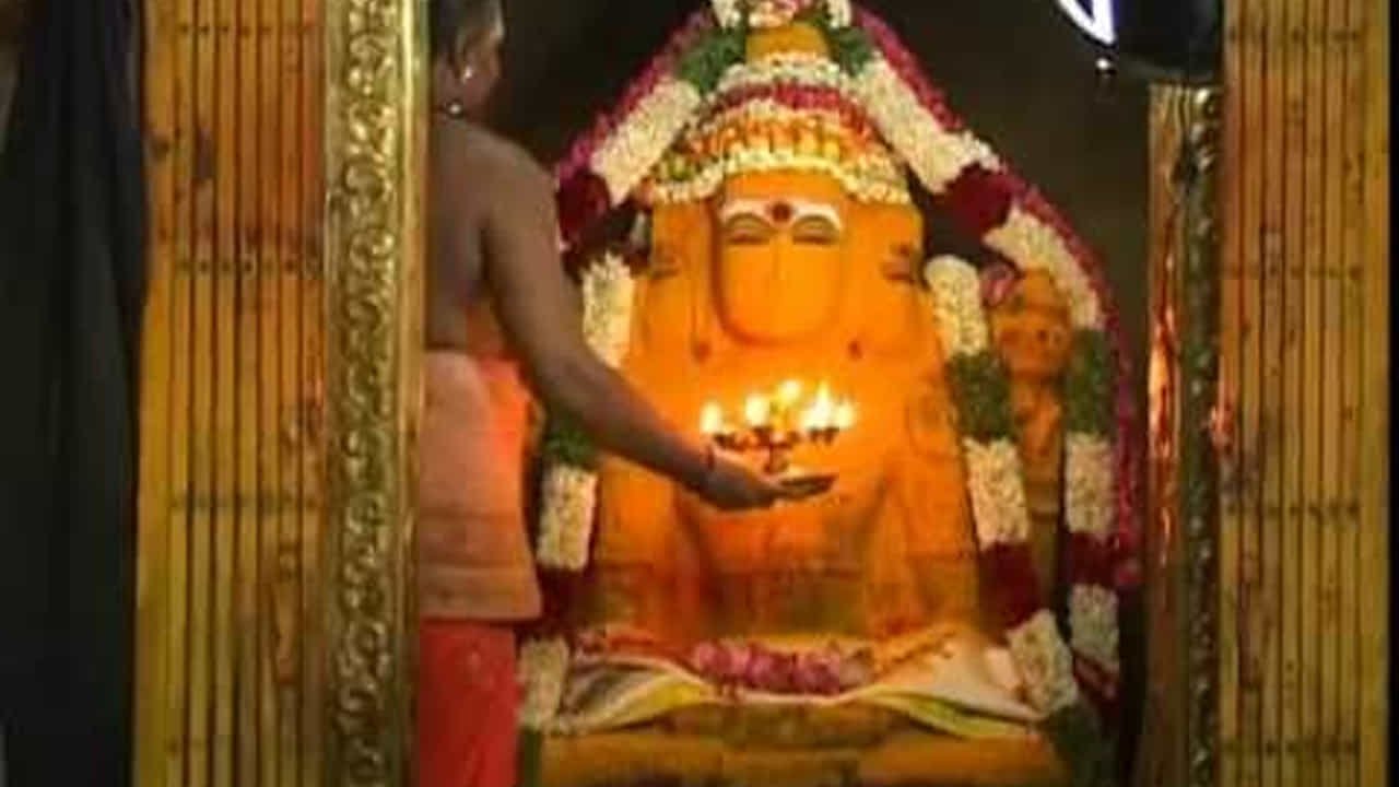 బ్రహ్మ తన తలరాతని తానే మార్చుకున్న ప్రాంతం కనుక ఇక్కడ బ్రహ్మదేవుడిని అతను ప్రతిష్టించిన 12 శివలింగాలను దర్శించిన వారి రాత మారుతుంది అని..దురదృష్టం తొలగి.. అదృష్ట వంతులుగా మారతారని విశ్వాసం. ఈ దేవాలయ ప్రాంగణంలో పతంజలి మహర్షి జీవ సమాధి కూడా ప్రసిద్ధిగాంచింది.