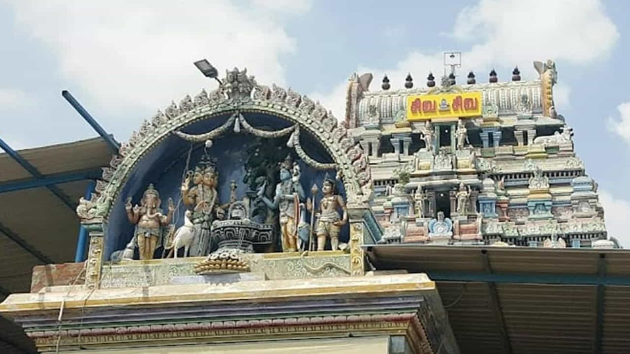 ప్రతి ఏడాది తమిళ పంగునీ మాసంలో మూడు రోజుల పాటు సూర్య కిరణాలు.. ఏడు ద్వారాలను దాటి గర్బగుడిలోకి ప్రవేశించి నేరుగా బ్రహ్మను నేరుగా తాకుతాయి.