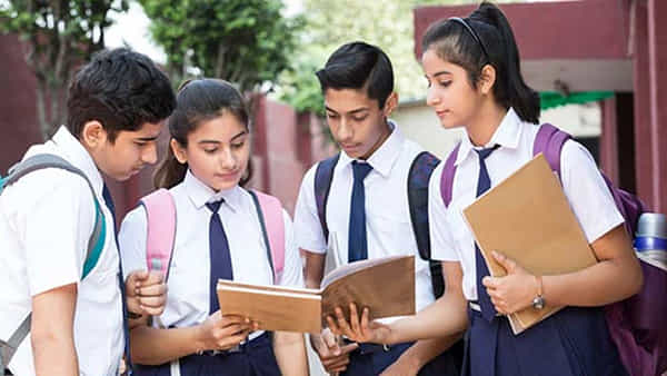 CBSE: విడుదల కానున్న సీబీఎస్ఈ 10, 12వ తరగతి ఎగ్జామ్ టైమ్ టేబుల్.. పరీక్షలు ఎప్పుడంటే.