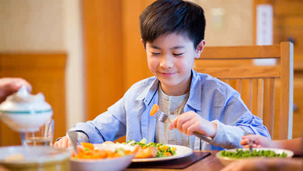 Child Care: పిల్లలకు ఈ ఆహారాలు తినిపిస్తున్నారా.. తస్మాత్ జాగ్రత్త.. ఆరోగ్య సమస్యల బారిన పడొచ్చు..