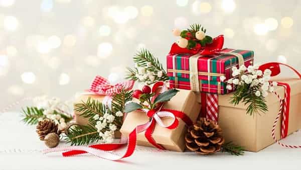New Year Gifts: న్యూ ఇయర్ కు మీ మనస్సుకు నచ్చిన వారికి గిఫ్ట్స్ ఇవ్వాలా? ఈ లిస్ట్ ను ఒకసారి చెక్ చేయండి