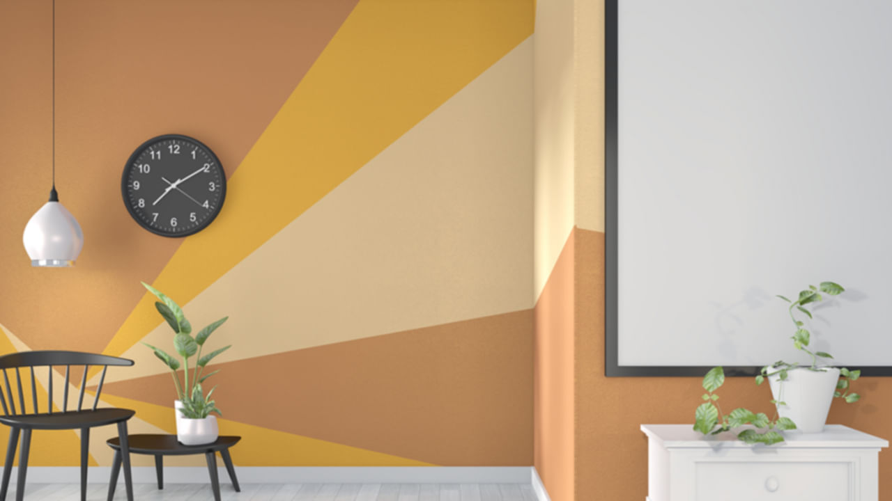 ఈ రోజుల్లో చాలా మంది వివిధ పరిమాణాలు, డిజైన్‌ల గడియారాలను ఇంటి అలంకరణ వస్తువులుగా ఉపయోగిస్తున్నారు. కానీ వాస్తు శాస్త్ర నియమాలను పాటించడం లేదు. ఇంటి గోడపై గడియారాన్ని ఉంచడానికి సరైన దిశను కలిగి ఉండటం చాలా ముఖ్యం. లేదంటే వాస్తు దోషాలను ఎదుర్కోవాల్సి వస్తుంది.