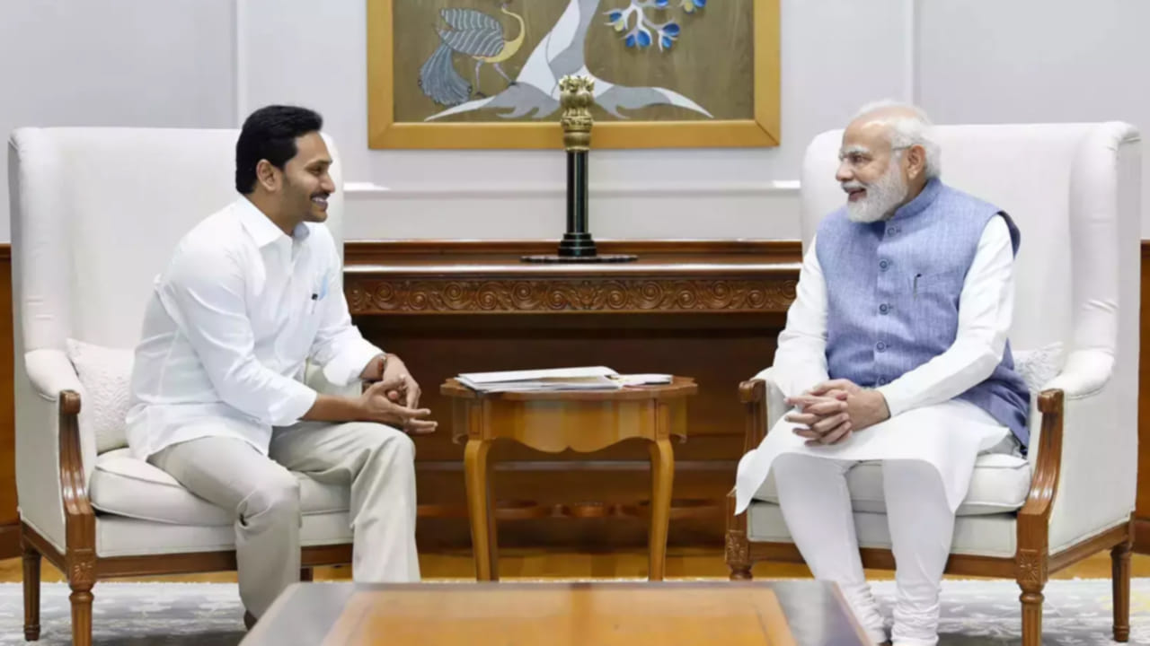 CM Jagan: ఢిల్లీ పర్యటనలో ఏపీ సీఎం జగన్‌.. ప్రధాని మోదీతో ప్రత్యేక భేటీ.. ఆ అంశాలే  ప్రధాన అజెండా..