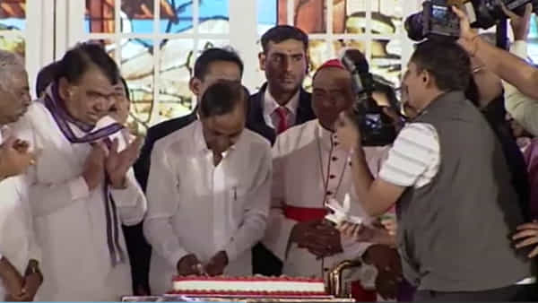 CM KCR: దేశ ప్రయోజనాల కోసం బీఆర్ఎస్ను ఆశీర్వదించండి.. క్రిస్మస్ వేడుకల్లో కోరిన సీఎం కేసీఆర్