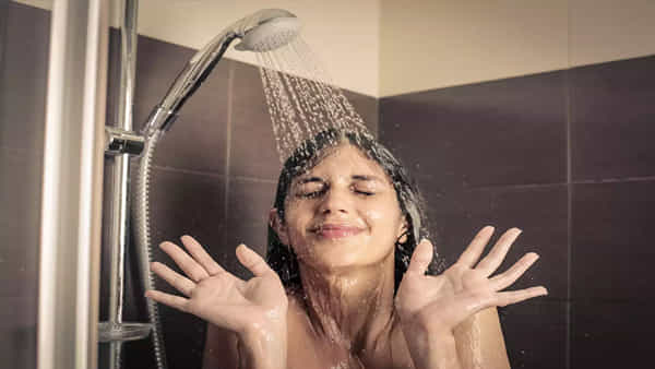 Cold Water Bath: చన్నీళ్లతో స్నానం చేస్తే గుండె జబ్బుల ప్రమాదం ఉందా? దీనిలో నిజమెంత..