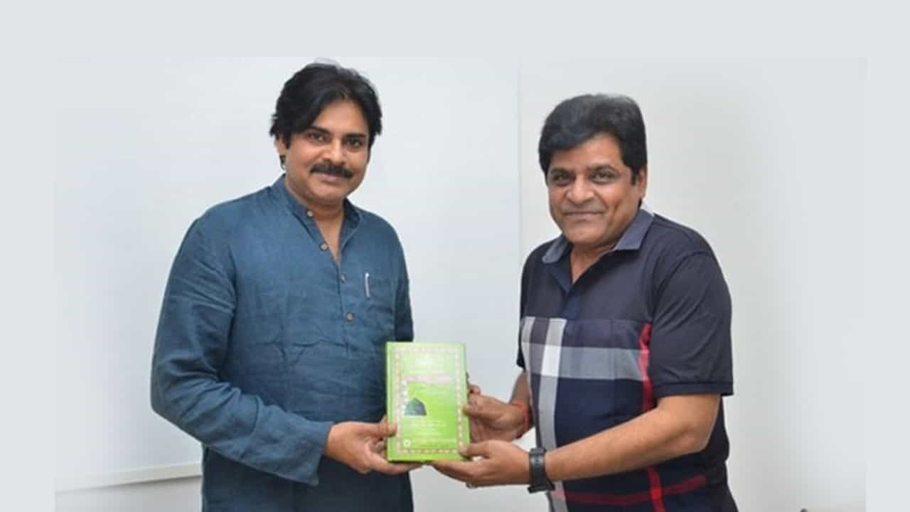 అయినా ఎవరెవరి పెళ్లిళ్లకో వెళ్లి.. అక్కడ కలిసి నవ్వుతూ మాట్లాడుకున్నారు అలీ, పవన్ కళ్యాణ్. అలాంటిది అలీ సొంత కూతురు పెళ్లికి పవన్ రాకుండా ఉంటారా..? పొలిటికల్గా గ్యాప్ ఉన్నా.. స్నేహంలో మాత్రం ఈ ఇద్దరి మధ్యా గ్యాప్ లేదు.. ఇప్పటికీ వాళ్లు మంచి మిత్రులేనన్న టాక్ ఇండస్ట్రీ వర్గాల్లో వినిపిస్తోంది.
