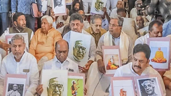 Karnataka Assembly: హీటెక్కిన కర్నాటక అసెంబ్లీ శీతాకాల సమావేశాలు.. వీరసావర్కర్ ఫోటోపై.. బీజేపీ -కాంగ్రెస్ మధ్య డైలాగ్వార్