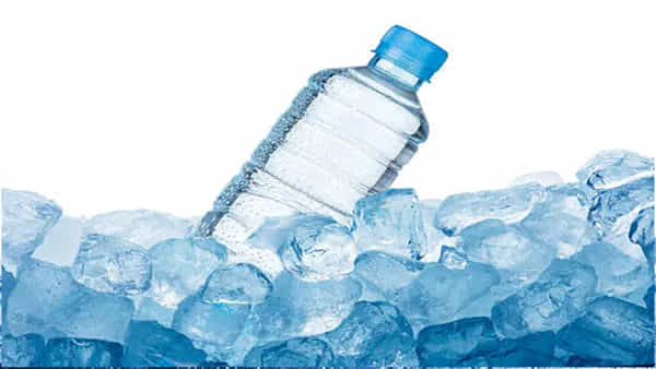 Cold Water Side Effects: ఈ రోజుల్లో కూడా మీరు చల్లని నీటినే తాగుతున్నారా..? అయితే ఇది మీరు తప్పనిసరిగా తెలుసుకోవలసిన సమాచారం..