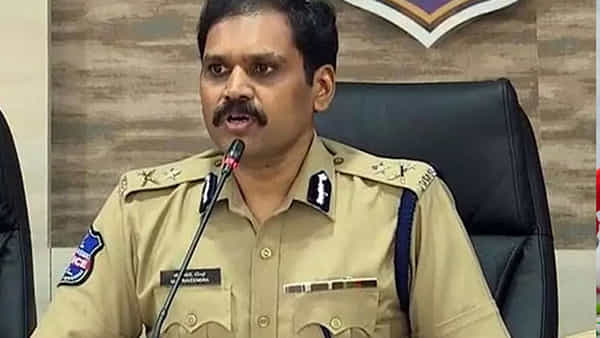 Hyderabad: గతేడాదితో పోలిస్తే నేరాలు తగ్గాయి.. సైబరాబాద్ క్రైమ్ రిపోర్ట్ - 2022ను వెల్లడించిన సీపీ..