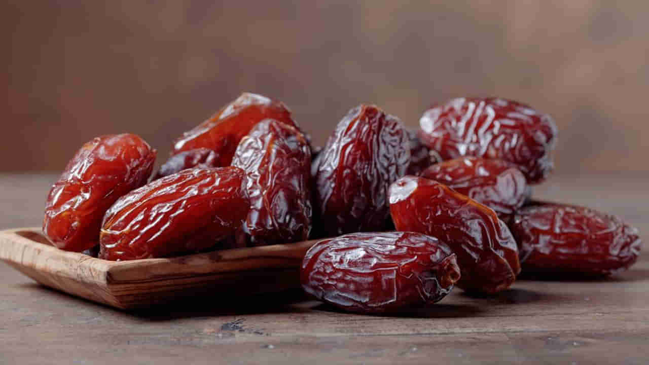 Dates Benefits: చలికాలం ఖర్జూరం తింటే ఇన్ని లాభాలా.? అవెంటో తెలిస్తే మాత్రం అస్సలు వదలరు.