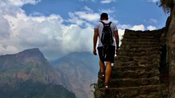 Most Dangerous Stairs: స్వర్గానికి దారితీసే ఈ మెట్లు ఎక్కాలంటే ధైర్యం కావాలి.. ! ప్రపంచంలోనే ఇవి అత్యంత భయంకరమైనవి..