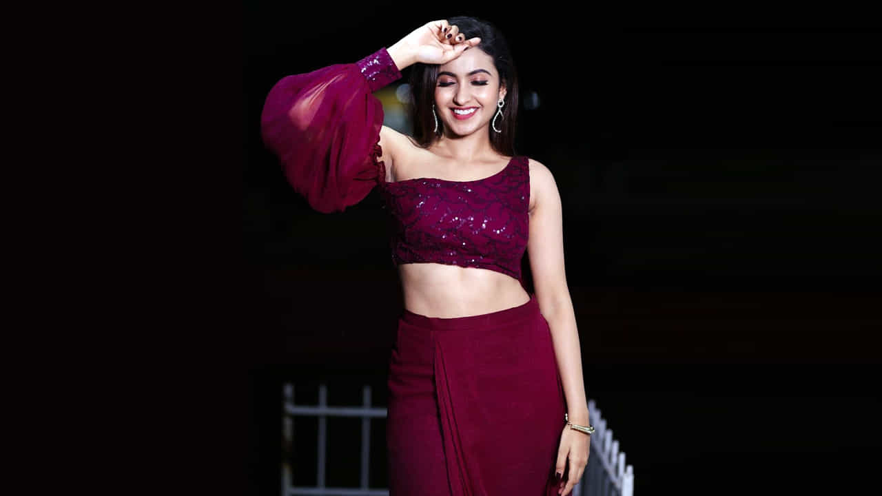 దీపికా పిల్లి సోషల్ మీడియాలో చాలా పాపులర్.. టిక్ టాక్లో వీడియోలు చేస్తూ తన అందచందాలతో కేకపెట్టించేది. కొన్ని షార్ట్ ఫిల్మ్స్లో కూడ నటించిన దీపికా సోషల్ మీడియాలో హోరెత్తిస్తుంది. మీరు ఓ లుక్కేయండి.