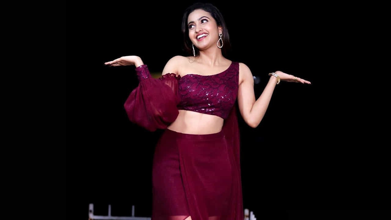 దీపికా పిల్లి సోషల్ మీడియాలో చాలా పాపులర్.. టిక్ టాక్లో వీడియోలు చేస్తూ తన అందచందాలతో కేకపెట్టించేది. కొన్ని షార్ట్ ఫిల్మ్స్లో కూడ నటించిన దీపికా సోషల్ మీడియాలో హోరెత్తిస్తుంది. మీరు ఓ లుక్కేయండి.