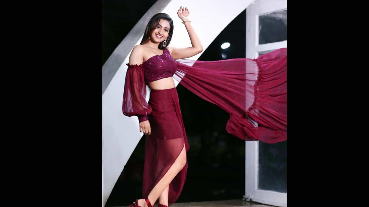 దీపికా పిల్లి సోషల్ మీడియాలో చాలా పాపులర్.. టిక్ టాక్లో వీడియోలు చేస్తూ తన అందచందాలతో కేకపెట్టించేది. కొన్ని షార్ట్ ఫిల్మ్స్లో కూడ నటించిన దీపికా సోషల్ మీడియాలో హోరెత్తిస్తుంది. మీరు ఓ లుక్కేయండి.