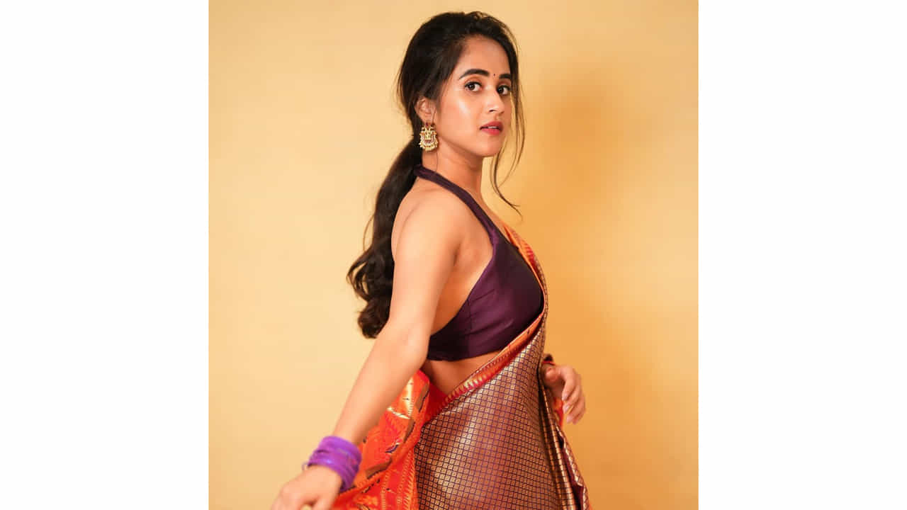 సోషల్ మీడియాతో సెలబ్రిటీగా మారిన దీప్తి సునయన గురించి అందరికీ పరిచయమే. డబ్ స్మాష్ వీడియోలతో మంచి గుర్తింపును అందుకున్న ఈ బ్యూటీ బిగ్ బాస్ లో కూడా అవకాశాన్ని అందుకుంది. వెండితెరపై కూడా నటించింది.