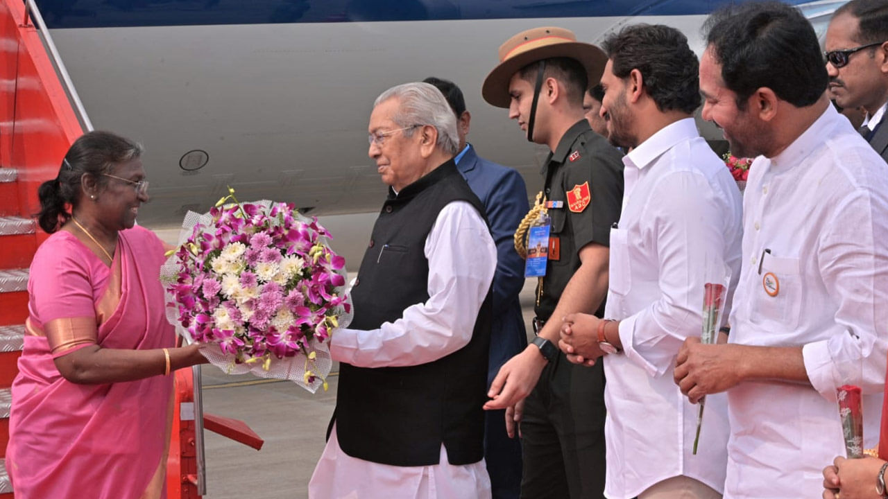 Droupadi Murmu: ఏపీకి రాష్ట్రపతి ద్రౌపది ముర్ము.. ఘన స్వాగతం పలికిన గవర్నర్ బిశ్వభూషణ్, సీఎం జగన్..