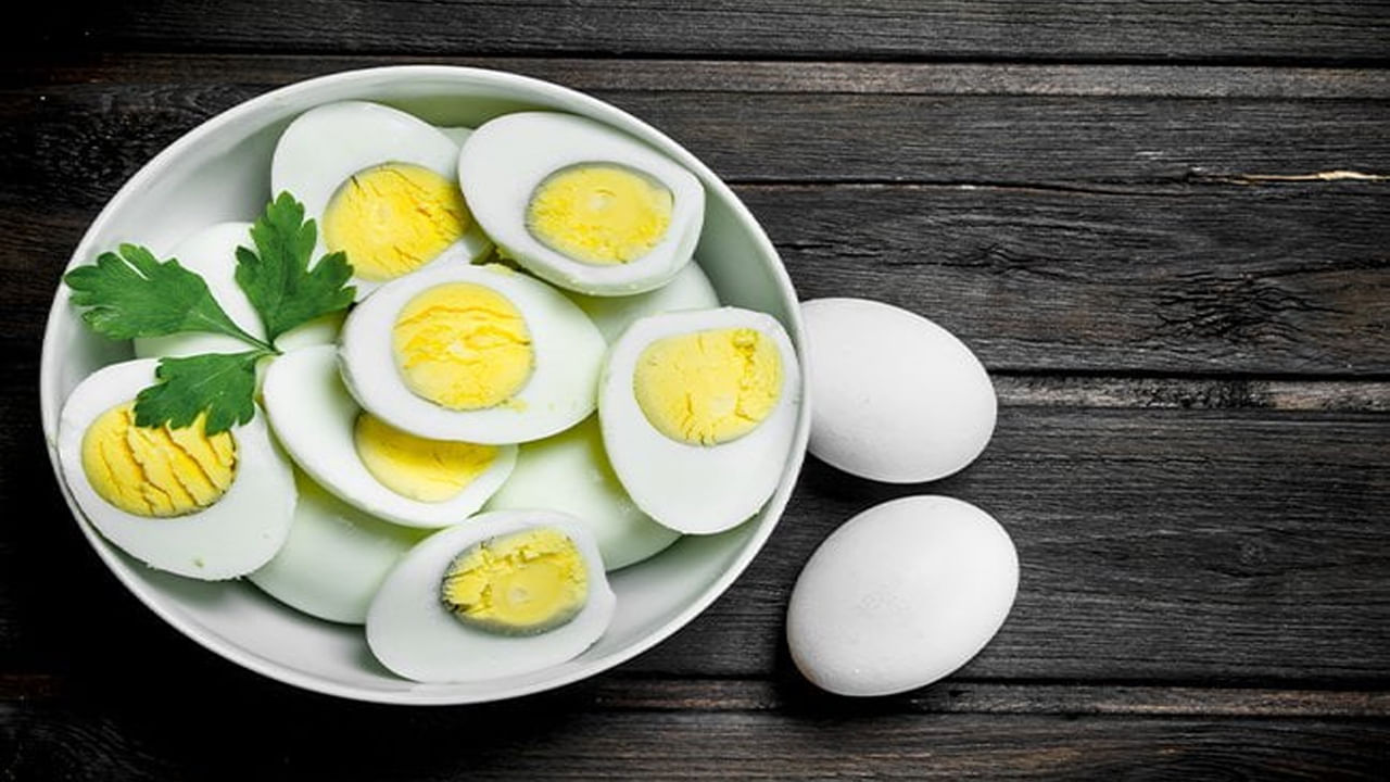 Egg Yolk: గుడ్డులోని పచ్చసొనను తినవచ్చా.. తినకూడదా..? ఆరోగ్య నిపుణులు ఏమంటున్నారంటే..