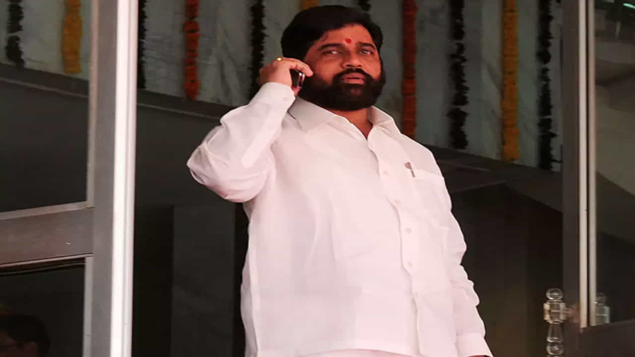ఏక్నాథ్ షిండే మహారాష్ట్ర 20వ ముఖ్యమంత్రి. రాష్ట్రానికి చెందిన రాజకీయ నాయకుడిగా, ఆయన మహారాష్ట్ర శాసనసభకు నాలుగు సార్లు ఎమ్మెల్యేగా ఎన్నికై, రాష్ట్ర మంత్రిగా, మహారాష్ట్ర అసెంబ్లీలో శివసేన శాసనసభా పక్ష నాయకుడిగా, ప్రతిపక్ష నాయకుడిగా వివిధ హోదాల్లో పని చేశారు.