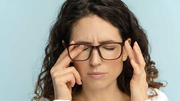 Eye Problems: కంట్లో ఈ లక్షణాలు కనిపిస్తున్నాయా.? అయితే ఐ టెస్ట్కి సమయం ఆసన్నమైనట్లే..