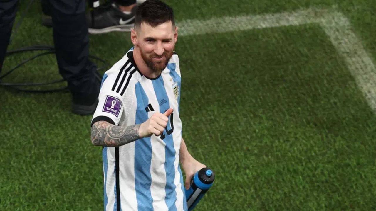 Lionel Messi Records: ఫుట్‌బాల్ మైదానంలో మెస్సీ మాయాజాలం ఎలా ఉంటుందో ప్రత్యేకంగా చెప్పాల్సిన పని లేదు. ఖతార్‌లోని మహాకుంభ్‌లోనూ అదే జరుగుతోంది. FIFA ప్రపంచ కప్ 2022 మొదటి సెమీ-ఫైనల్‌లో, క్రొయేషియాపై మెస్సీ ప్రభావం తీవ్రంగా కనిపించింది. దీని ప్రభావంతో క్రొయేషియా ఓడిపోయింది. అర్జెంటీనాకు ఫైనల్ టికెట్ లభించింది. మెస్సీ తన పేరు మీద 5 పెద్ద రికార్డులను సృష్టించాడు.