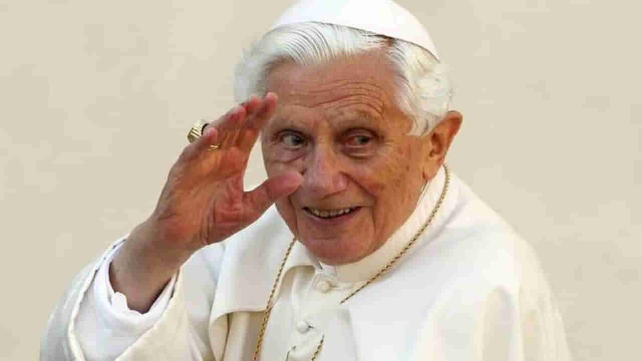 Pope Benedict XVI Death: విషాదం.. మాజీ పోప్ బెనెడిక్ట్ కన్నుమూత.. చికిత్స పొందుతూ తుదిశ్వాస..