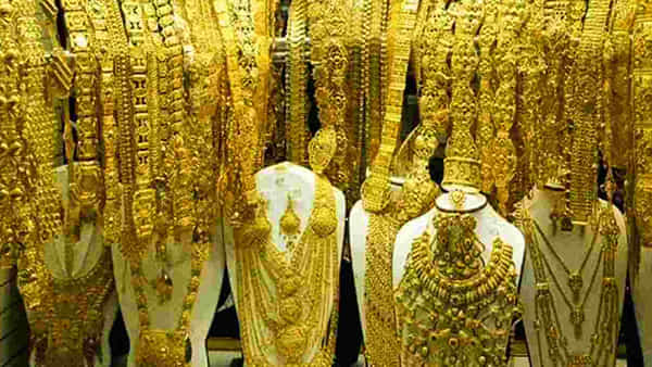 Gold, Silver Prices Fall: బంగారు ప్రియులకు గుడ్ న్యూస్.. వరుసగా రెండో రోజూ తగ్గిన పసిడి ధరలు..