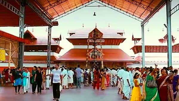 అనంత పద్మనాభుడికే కాదు.. గురువాయూర్ ఆలయ ఆస్తుల విలువ తెలిస్తే దిమ్మ తిరిగిపోవాల్సిందే