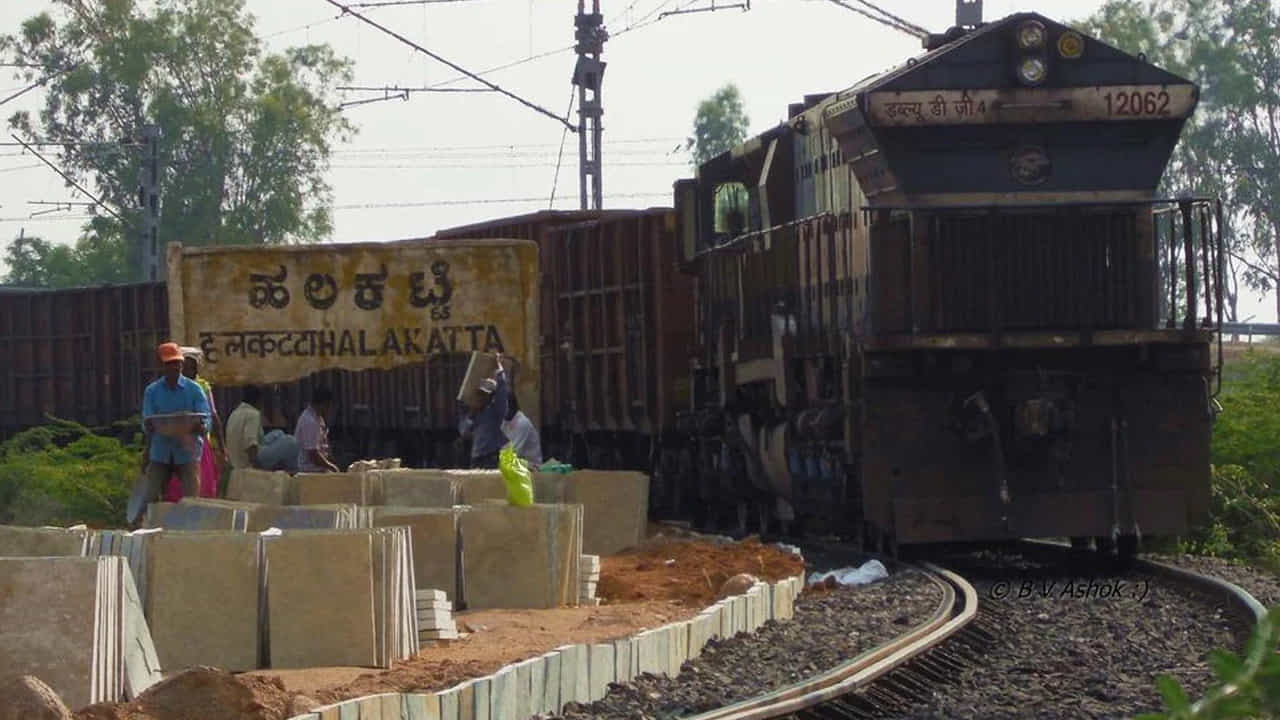 ఈ స్టేషన్ భారతదేశంలోని కర్ణాటక రాష్ట్రంలో ఉంది. కర్ణాటకలోని వాడి నగర్లో ఉన్న ఈ రైల్వే స్టేషన్ సేవాలాల్ నగర్కు సమీపంలో ఉంది. ఇక్కడ నుండి ప్రతిరోజూ అనేక రైళ్లు ప్రయాణిస్తాయి. గూగుల్లో ఈ రైల్వే స్టేషన్ గురించి చాలా సమీక్షలు ఉన్నాయి. ఇక్కడి పరిసరాలు చాలా పచ్చగా ఉంటాయి. ప్రజలు ఇక్కడ సందర్శించడానికి ఇష్టపడతారు.